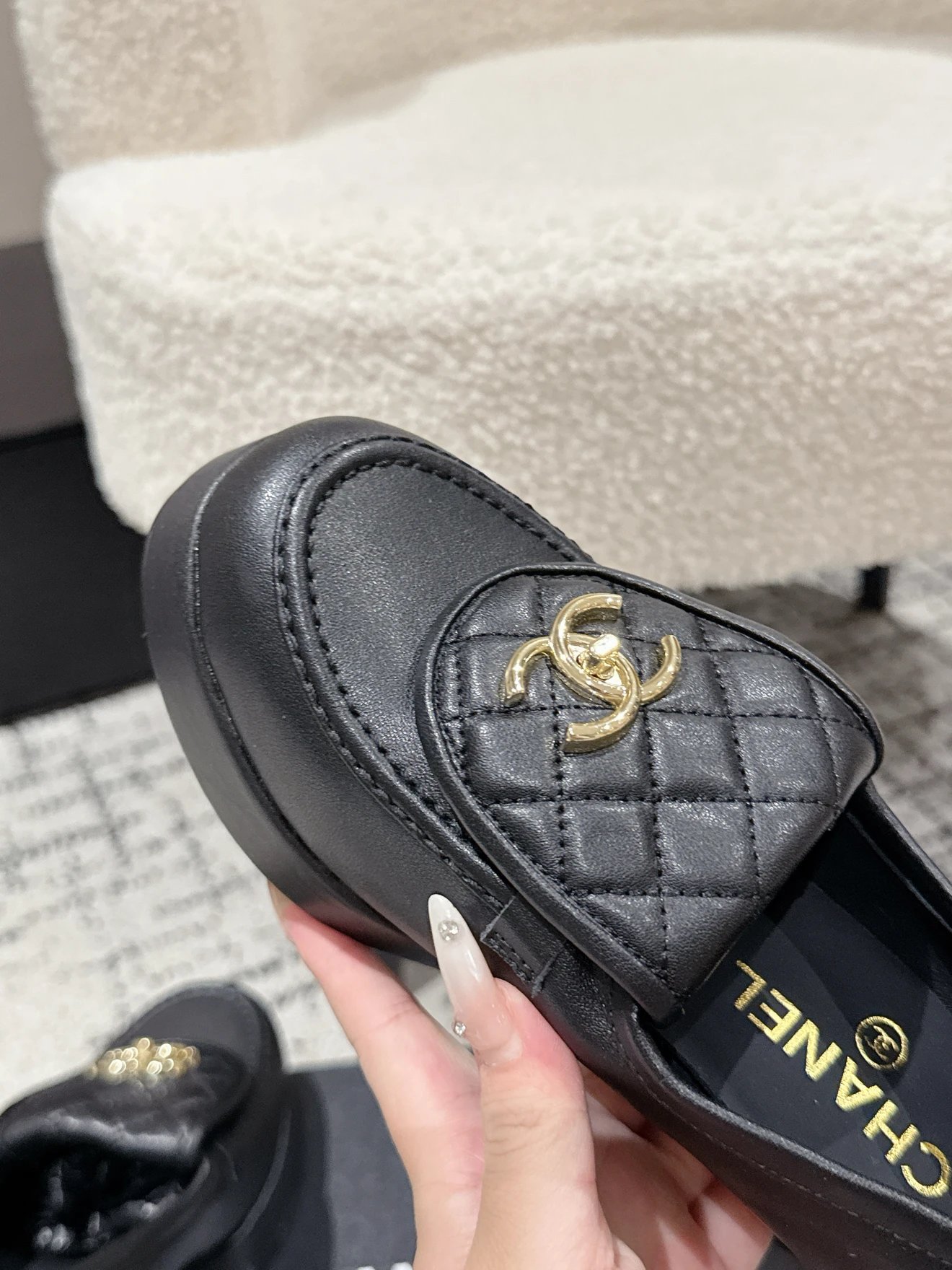 샤넬 CC 턴락 퀼팅 로퍼 힐