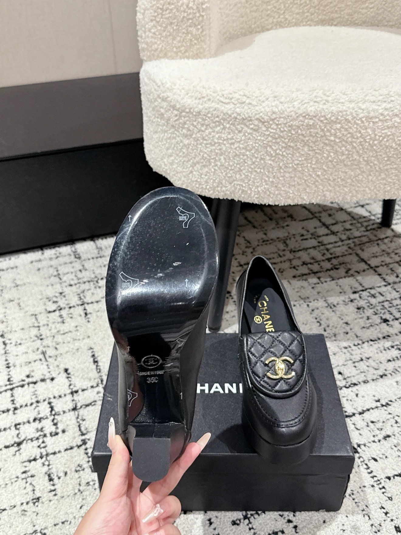 샤넬 CC 턴락 퀼팅 로퍼 힐