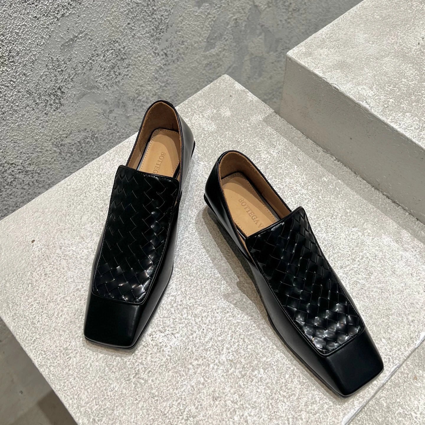 보테가 베네타 인트레치아토 위빙 로퍼 힐