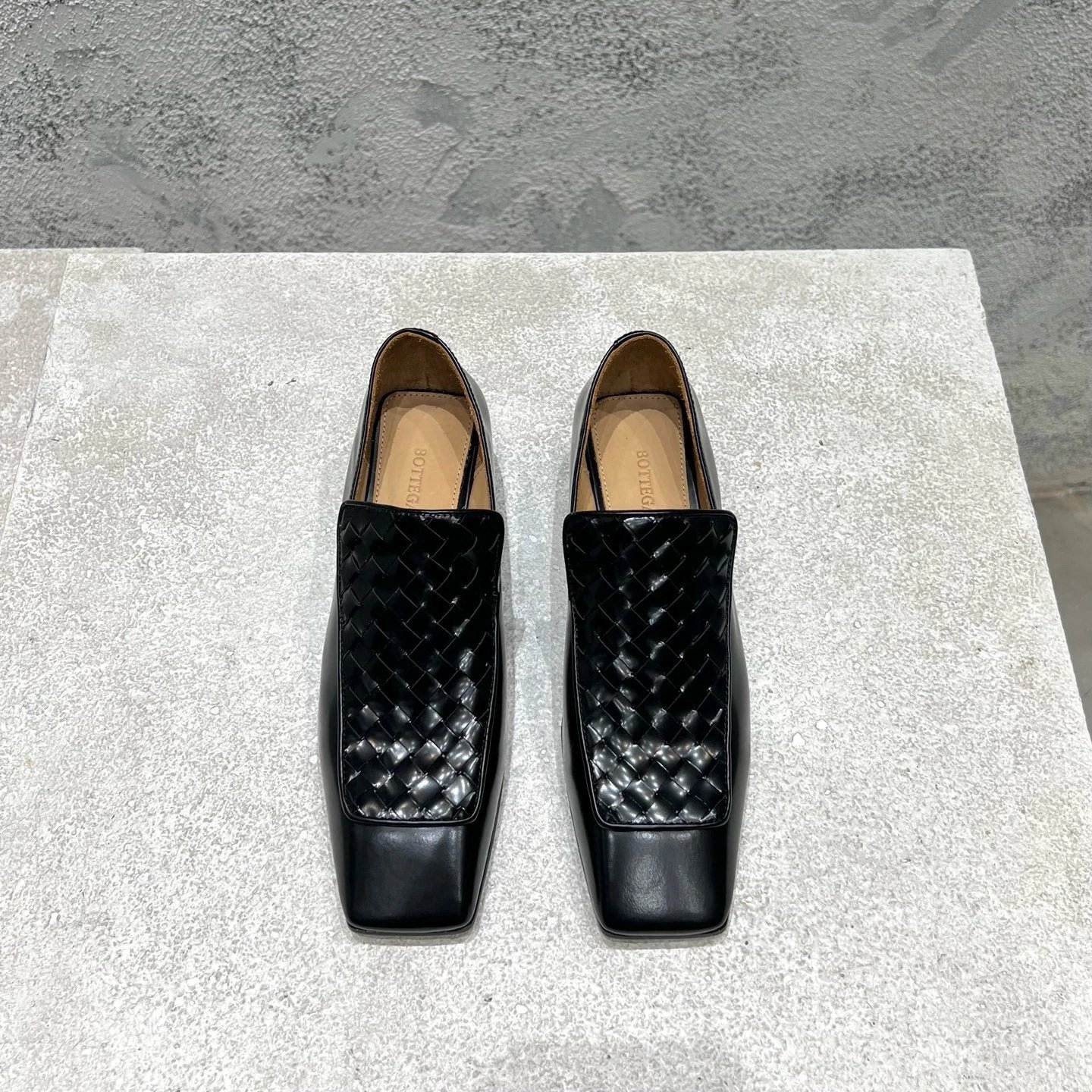 보테가 베네타 인트레치아토 위빙 로퍼 힐