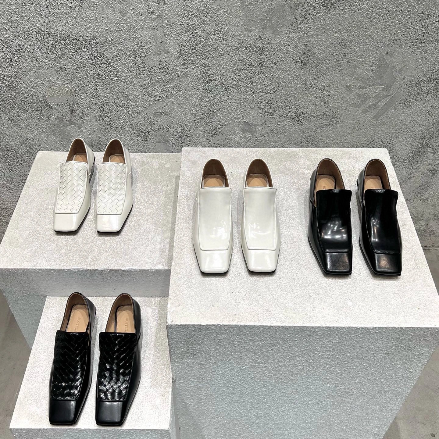 보테가 베네타 인트레치아토 위빙 로퍼 힐