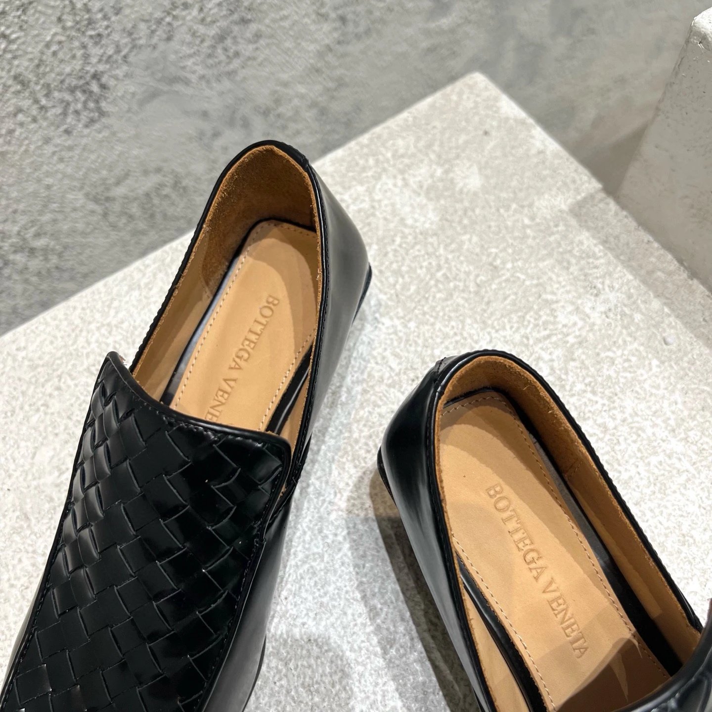 보테가 베네타 인트레치아토 위빙 로퍼 힐