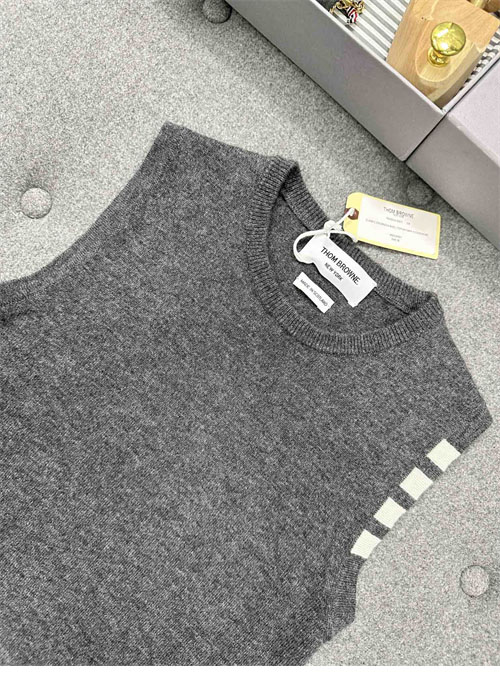 톰브라운 캐시미어 슬리브리스 4-Bar 니트 나시