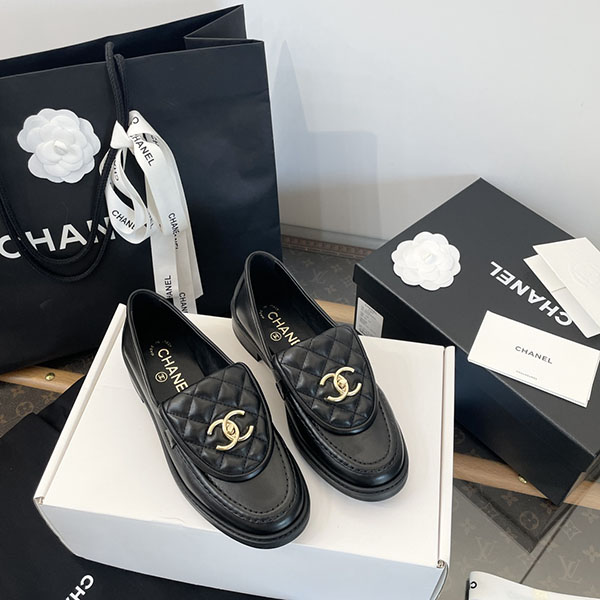 샤넬 cc로고 턴락 퀼팅 모카신 로퍼