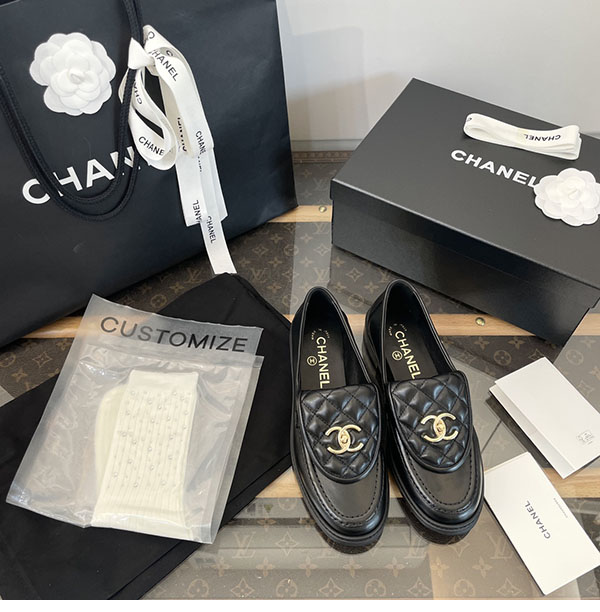 샤넬 cc로고 턴락 퀼팅 모카신 로퍼