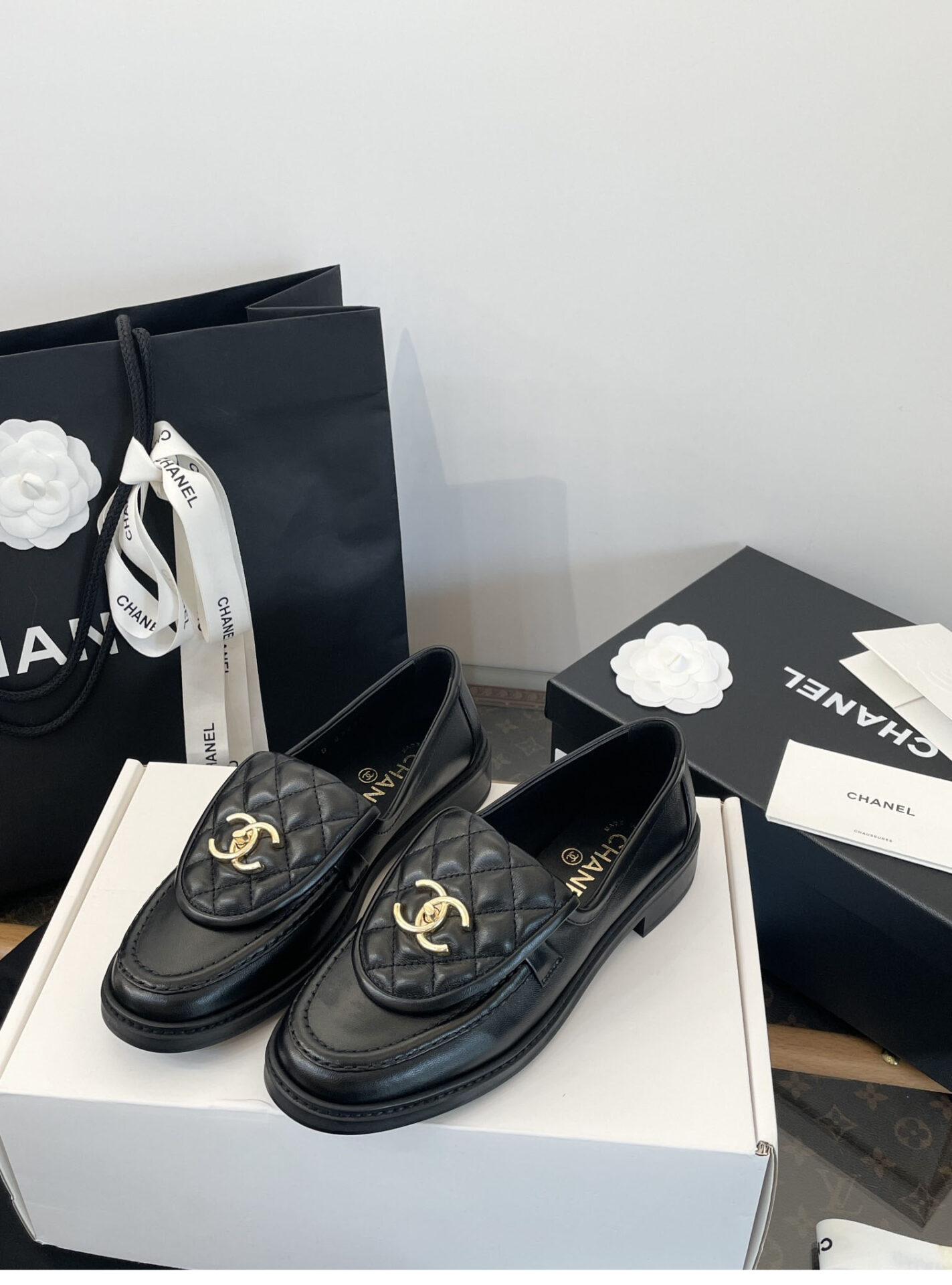 샤넬 cc로고 턴락 퀼팅 모카신 로퍼