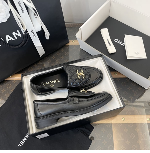 샤넬 cc로고 턴락 퀼팅 모카신 로퍼