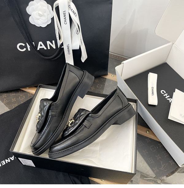 샤넬 cc로고 턴락 퀼팅 모카신 로퍼