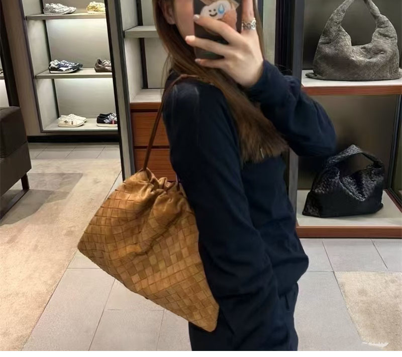 보테가베네타 인트레치아토 스웨이드 더스트 백