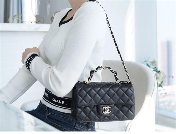 샤넬 23k 뉴미니 탑핸들 CC 클래식 플랩