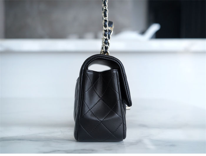 샤넬 23k 뉴미니 탑핸들 CC 클래식 플랩