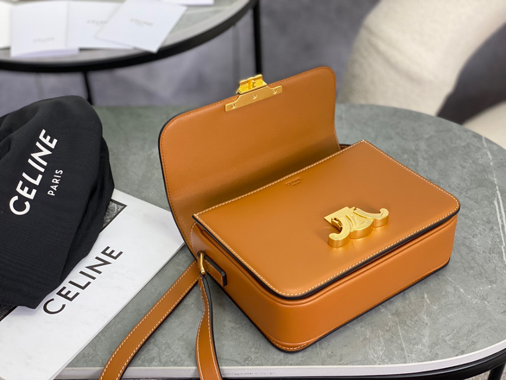 셀린느 Teen Triomphe Bag Shiny Calfskin