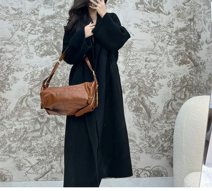 디올 D-Journey 디저니 미디엄 백 카멜 매크로 까나쥬