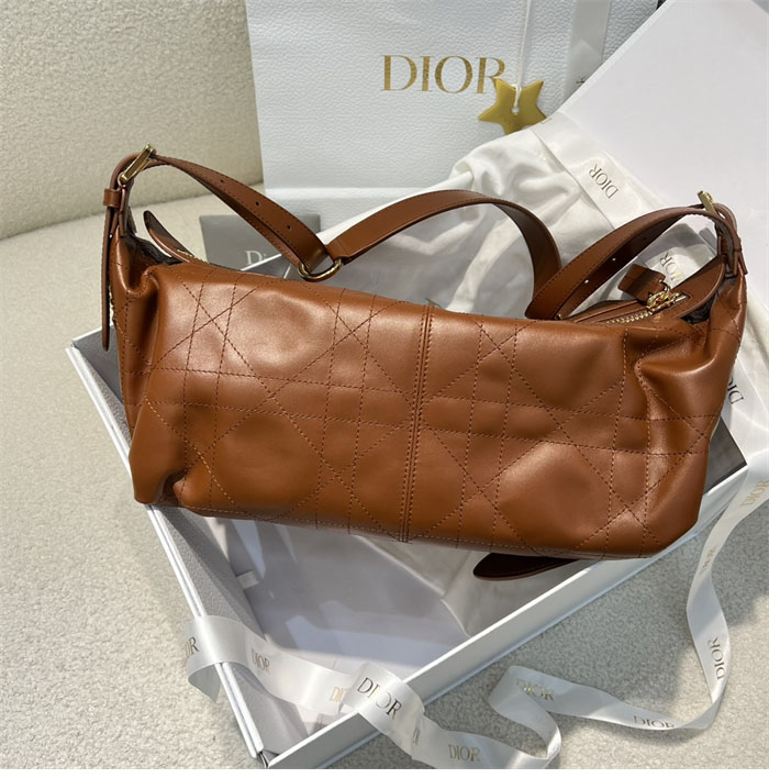 디올 D-Journey 디저니 미디엄 백 카멜 매크로 까나쥬