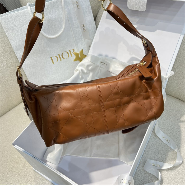 디올 D-Journey 디저니 미디엄 백 카멜 매크로 까나쥬