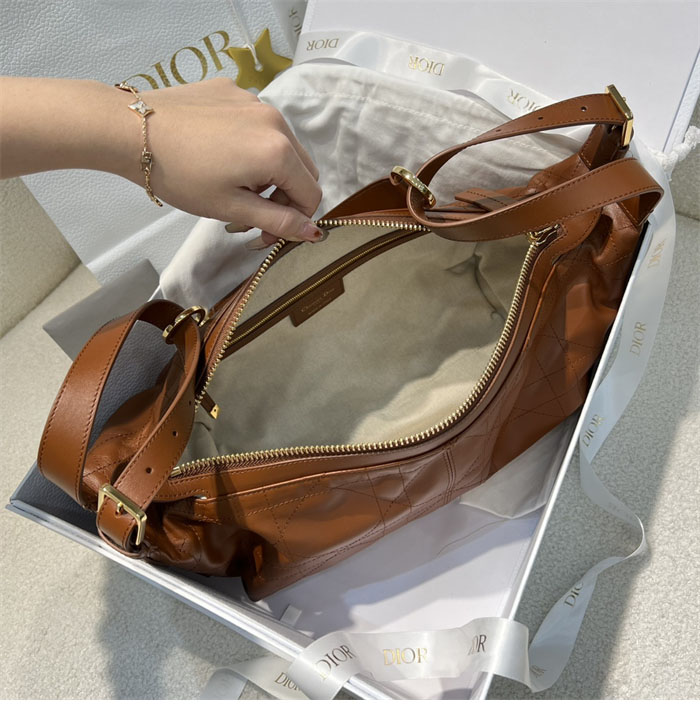 디올 D-Journey 디저니 미디엄 백 카멜 매크로 까나쥬