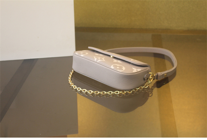 루이비통 월릿 온 체인 아이비 앙프렝뜨 모노그램 M82211