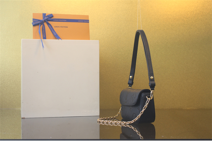 루이비통 월릿 온 체인 아이비 앙프렝뜨 모노그램 M82211