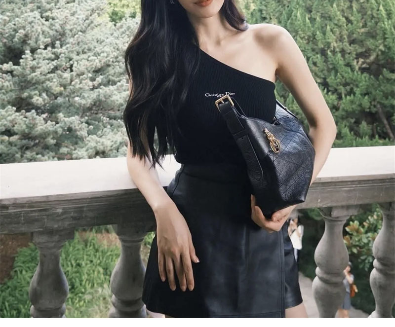 디올 보야주 미디엄 백 블랙 플랫 매크로 까나쥬 크링클