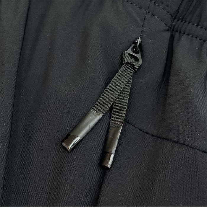 몽클레어 로고 패치 바이스트레치 나일론 숏 팬츠