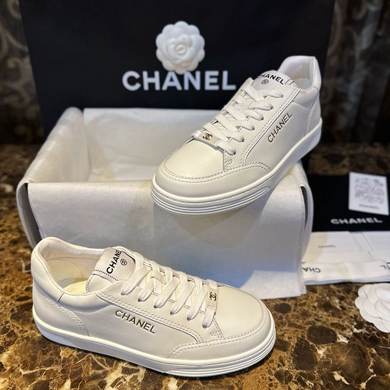 샤넬 23A 로고 레터링 테니스 스니커즈