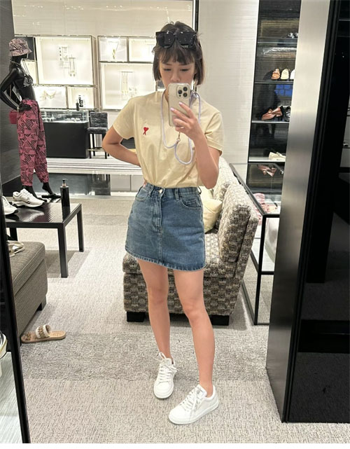 샤넬 23A 로고 레터링 테니스 스니커즈