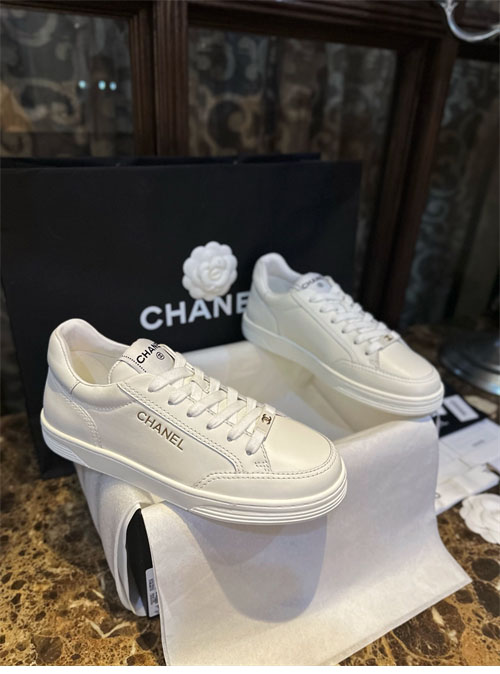 샤넬 23A 로고 레터링 테니스 스니커즈