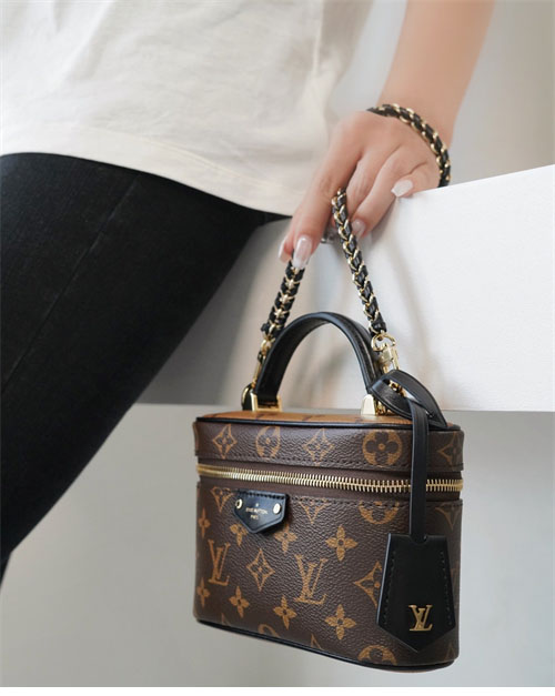 루이비통 베니티 체인 파우치 모노그램 M47125