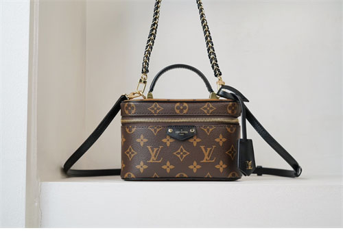 루이비통 베니티 체인 파우치 모노그램 M47125