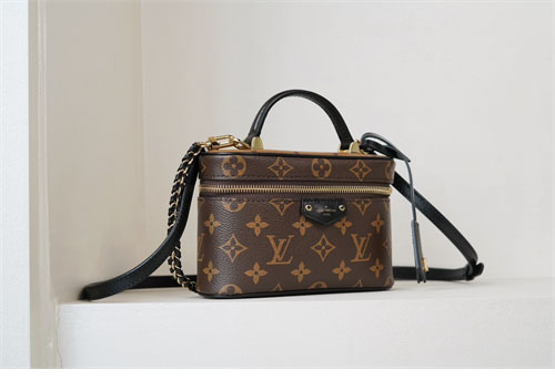 루이비통 베니티 체인 파우치 모노그램 M47125