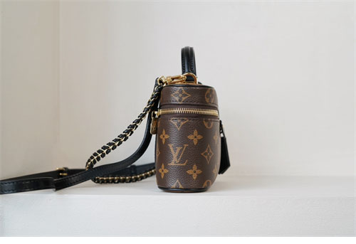루이비통 베니티 체인 파우치 모노그램 M47125