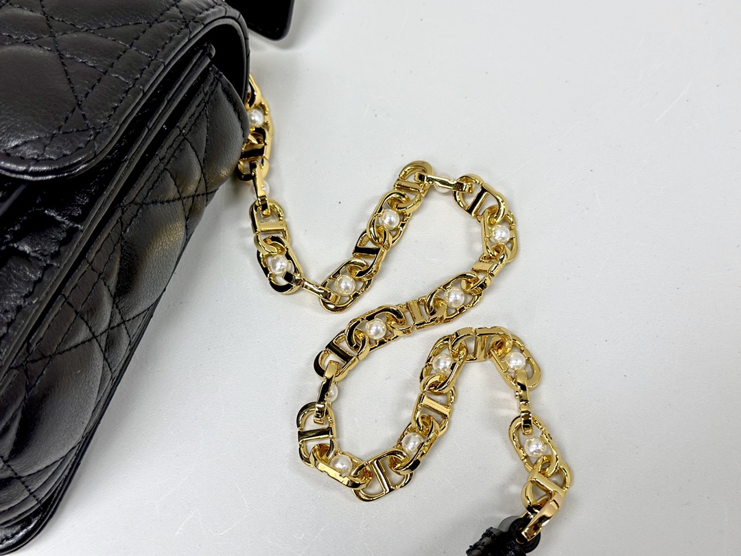 디올 까나쥬 스티칭 줄리 스몰 탑 핸드백 22*14*8CM “2COLOR”