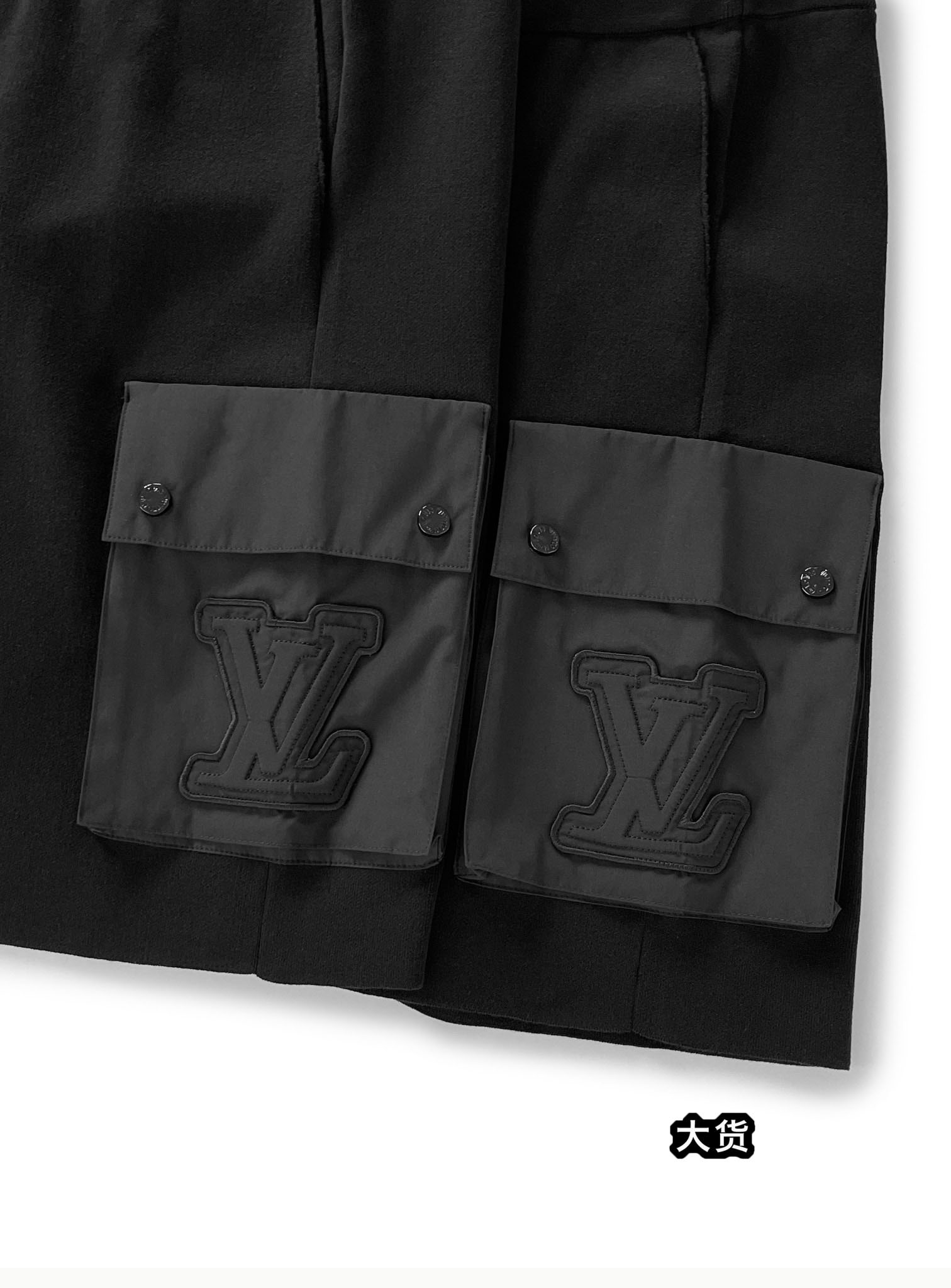 루이비통 24 하이브리드 코튼 니트 테크 숏 팬츠