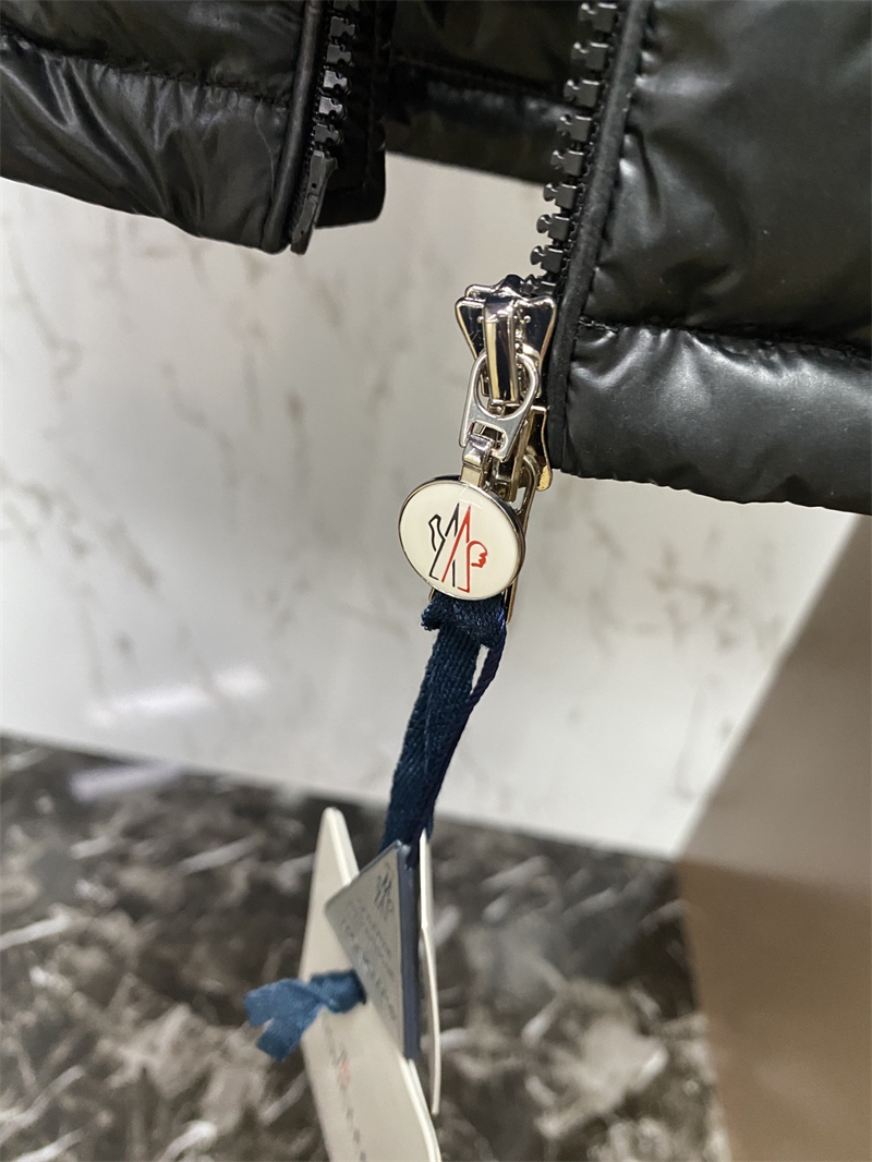 몽클레어 Lauros 라우로스 숏 후드 다운 패딩 자켓