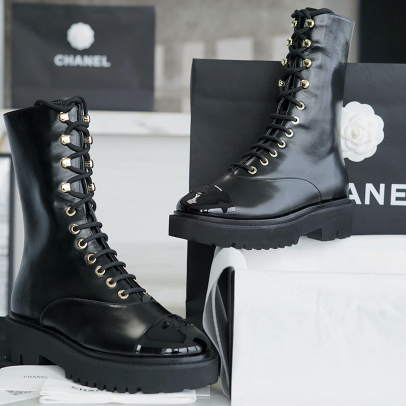 샤넬 23c 레이스업 워커 미들부츠
