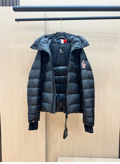 몽클레어 그레노블 카무락 Camurac 숏 다운 패딩 자켓