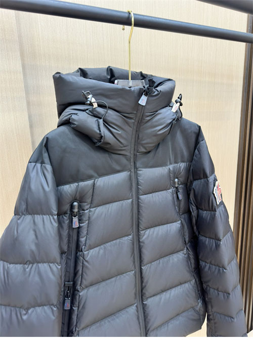 몽클레어 그레노블 카무락 Camurac 숏 다운 패딩 자켓