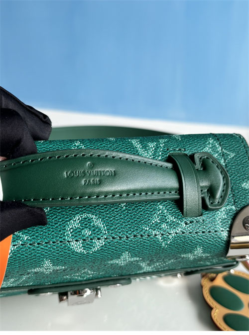 루이비통 소울 트렁크 모노그램 크로스백 M12686