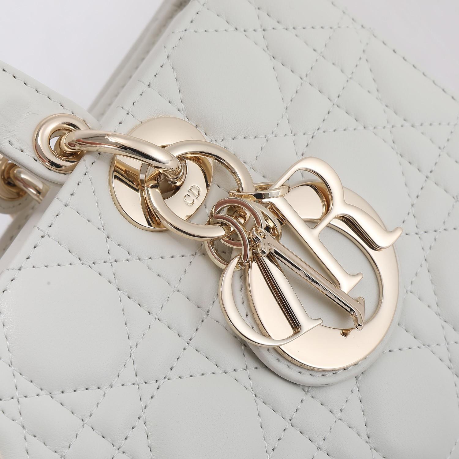 디올 Lady D-Joy Medium