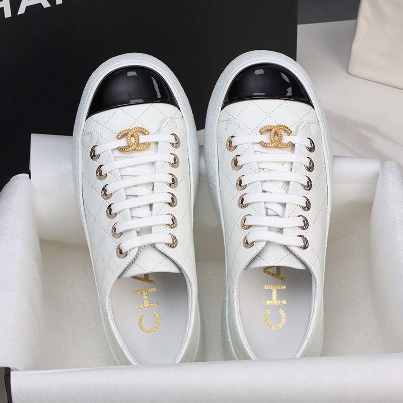 샤넬 25A 빅터 쿼즈 화이트 스니커즈