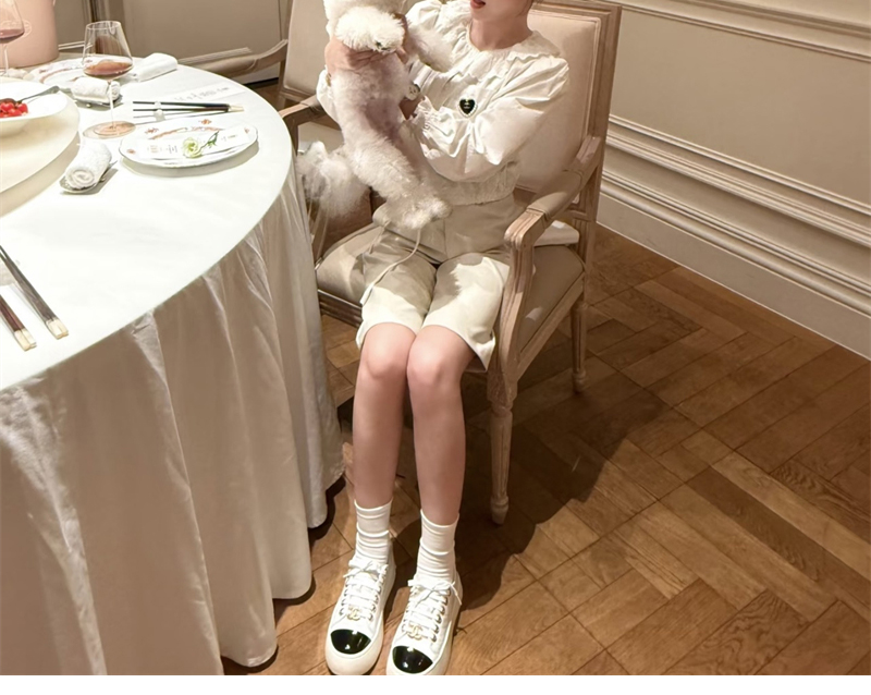 샤넬 25A 빅터 쿼즈 화이트 스니커즈