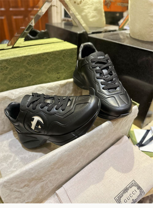 구찌 인터로킹 g 라이톤 스니커즈