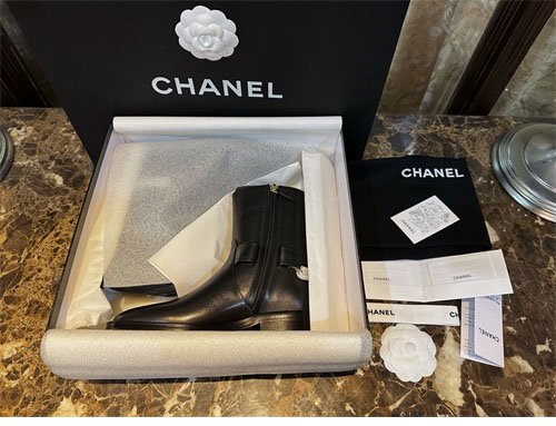 샤넬 23a 체인 앵클 부츠