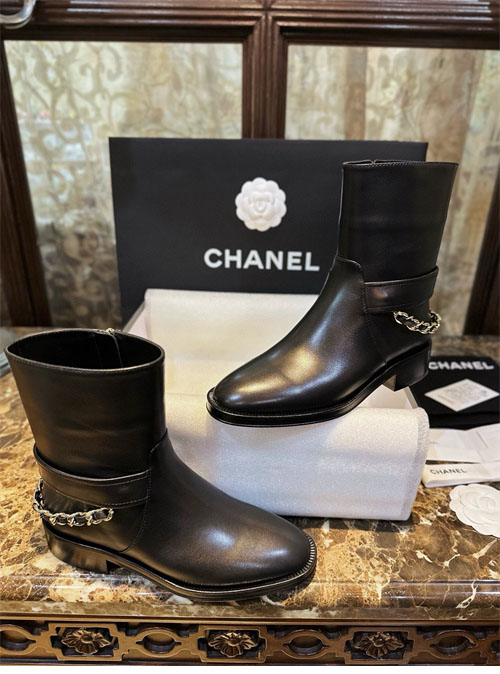샤넬 23a 체인 앵클 부츠