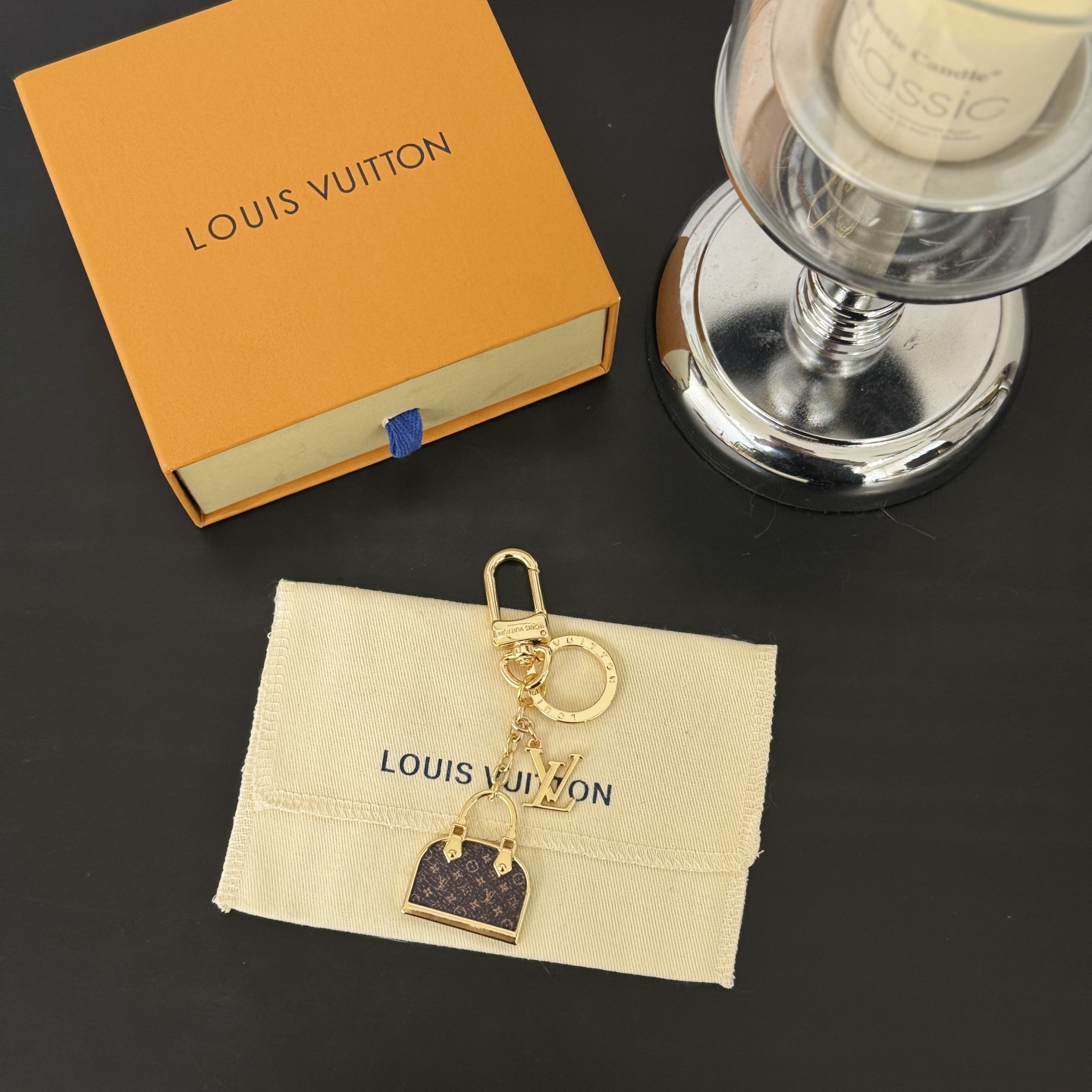 루이비통 알마 백 참 & 키 홀더