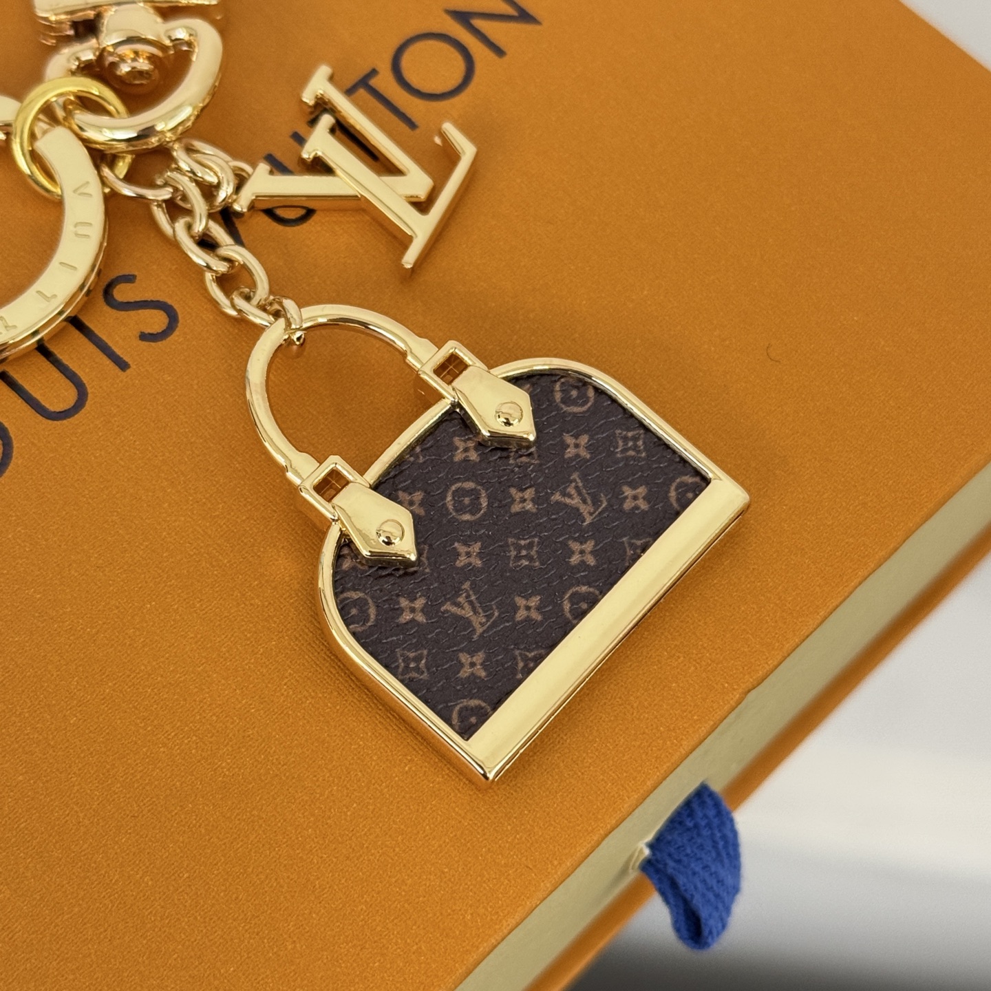 루이비통 알마 백 참 & 키 홀더
