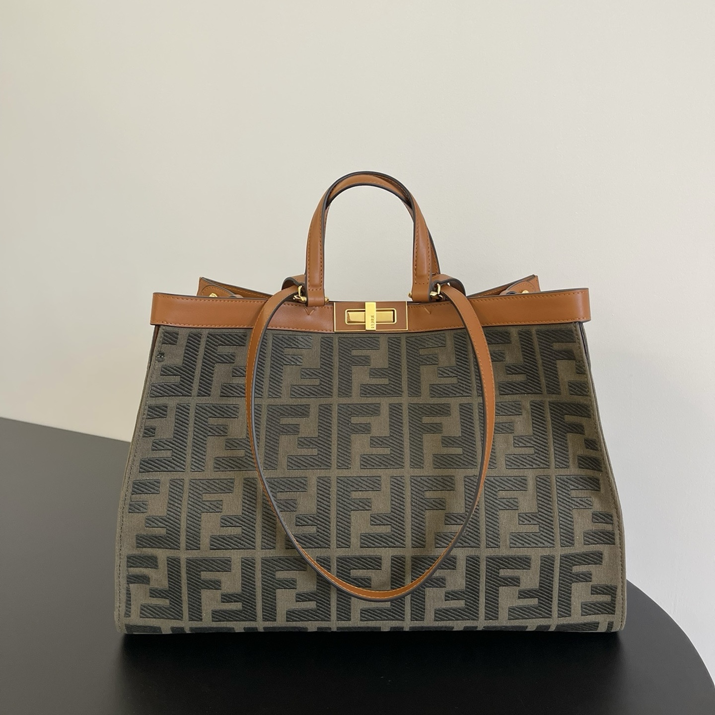 펜디 피카부 X토트 FF 카키 캔버스