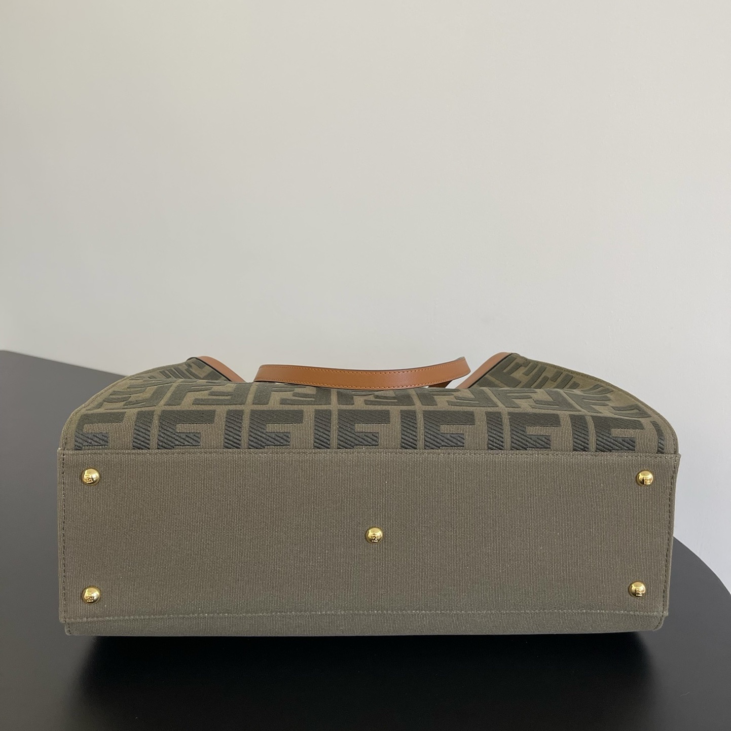 펜디 피카부 X토트 FF 카키 캔버스