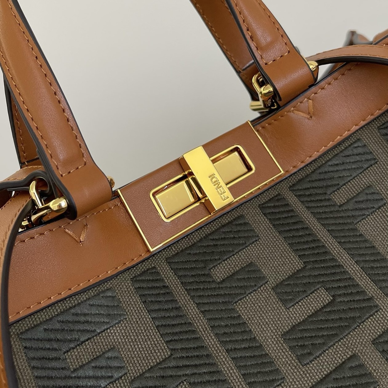 펜디 피카부 X토트 FF 카키 캔버스