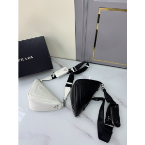 프라다 트라이앵글 숄더백